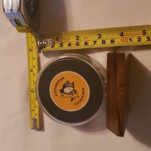 PITTSBURGH PENGUINS NHL VINTAGE OFFICIAL SOUVENIR HOCKEY PUCK INGLASCO